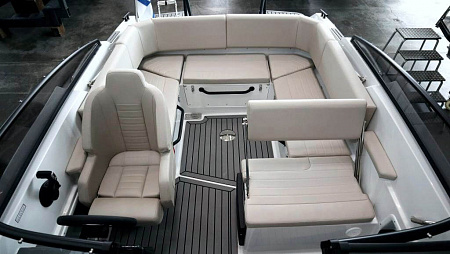 Моторный катер Finnmaster R6